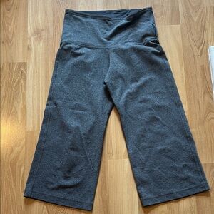 Gray womens capri Bottoms size 6